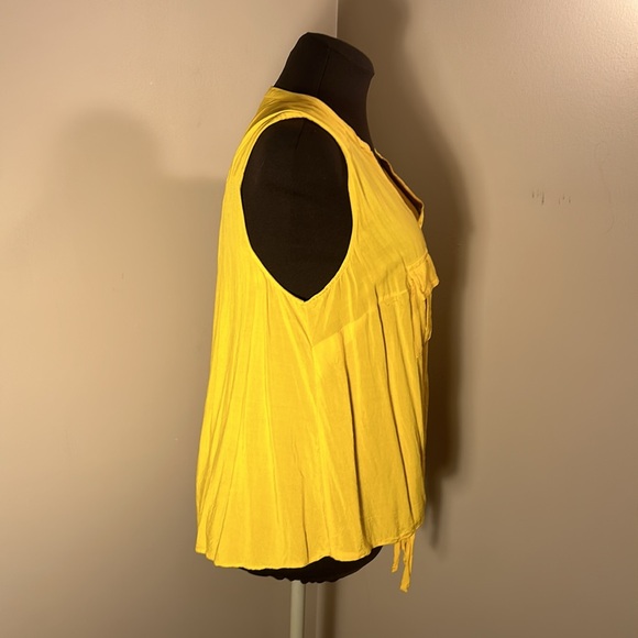 TORRID Yellow Sleeveless Button Down Top with Tie Bottom - Picture 2 of 8